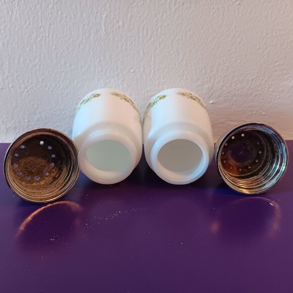 Vintage salt and pepper shaker set - Picture 4 of 7